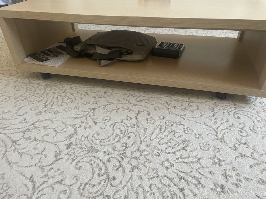 Продаеться журнальный стол