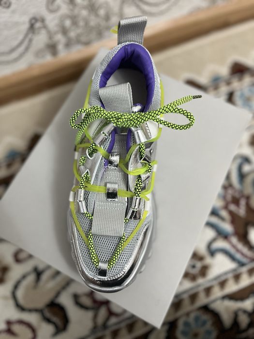 спортивный обувь