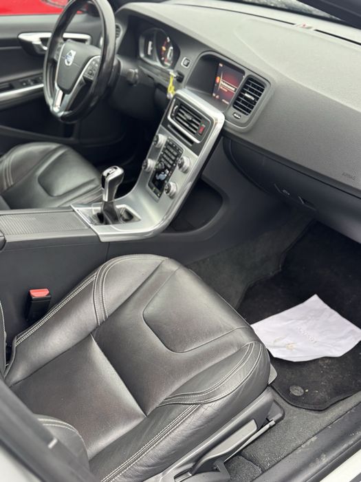 VOLVO V60 2018 Diesel 2