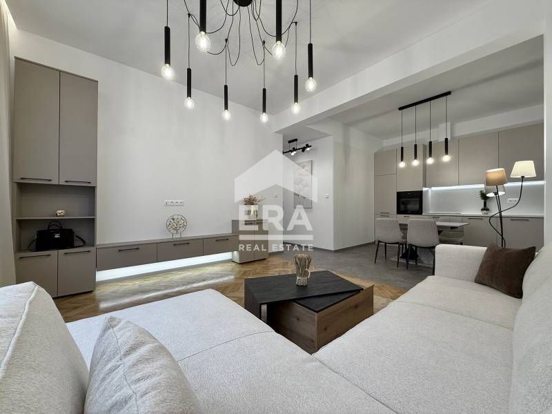 Продава се Тристаен апартамент в София, Център - 87 кв.м за 2902 €/кв.м - Снимка #1