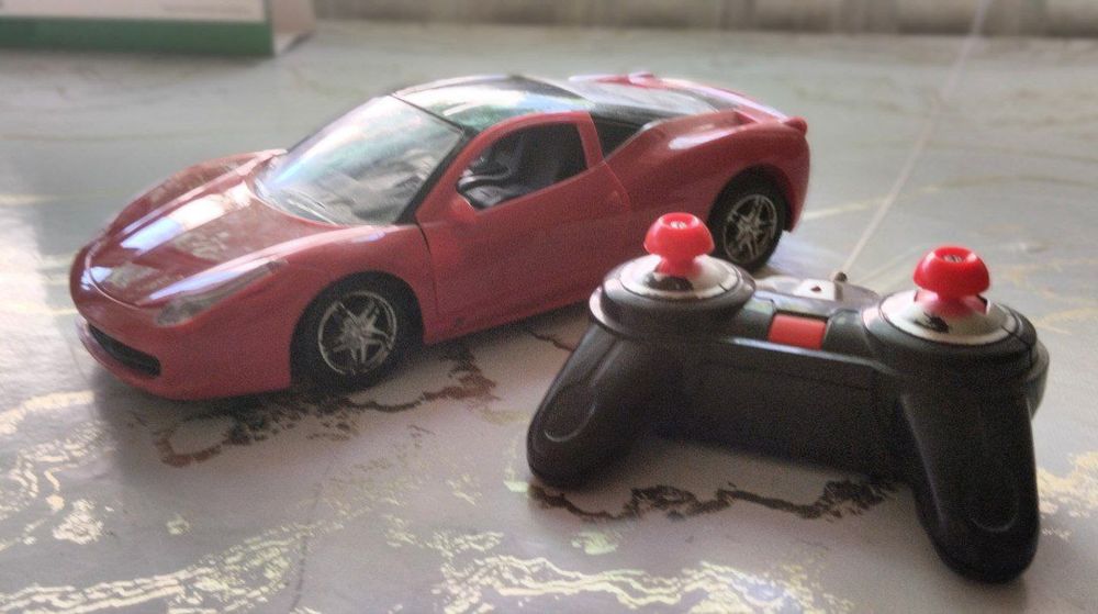 Радиоуправляемая машинка