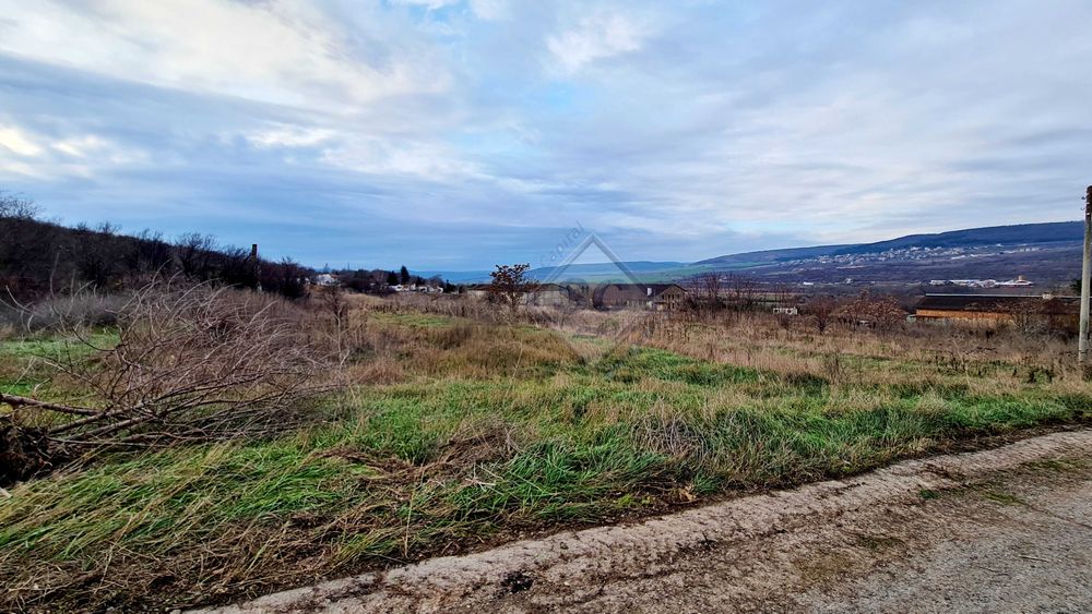парцел за бизнес до КК Албена