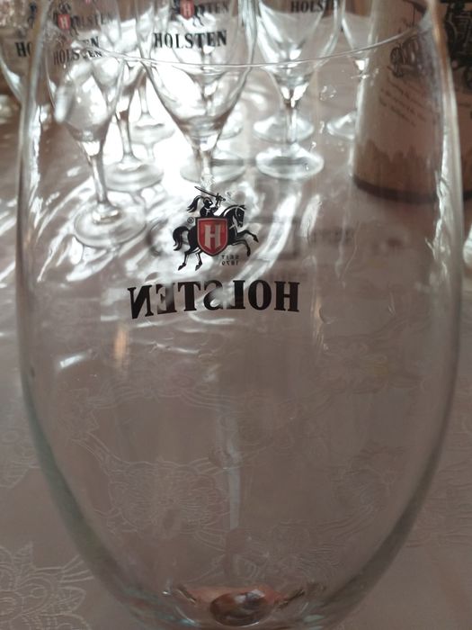 Бокалы большие  для  напитков.