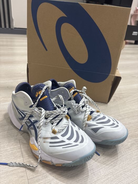 Продам кросовки asics