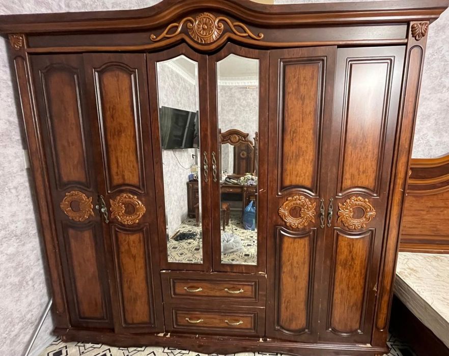 Спальный гарнитур