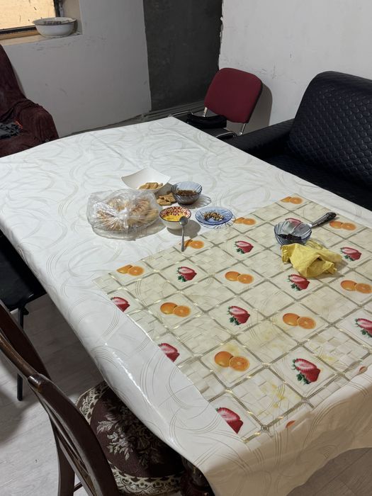 Продаётся стол со стульями