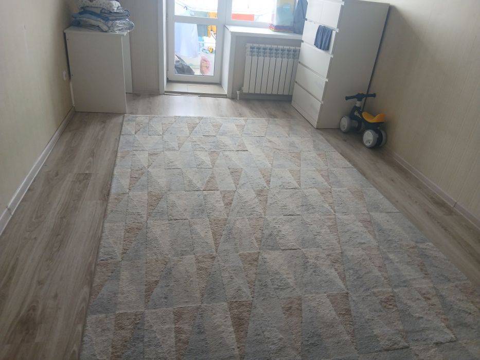 Продам ковёр, светлый, красивый