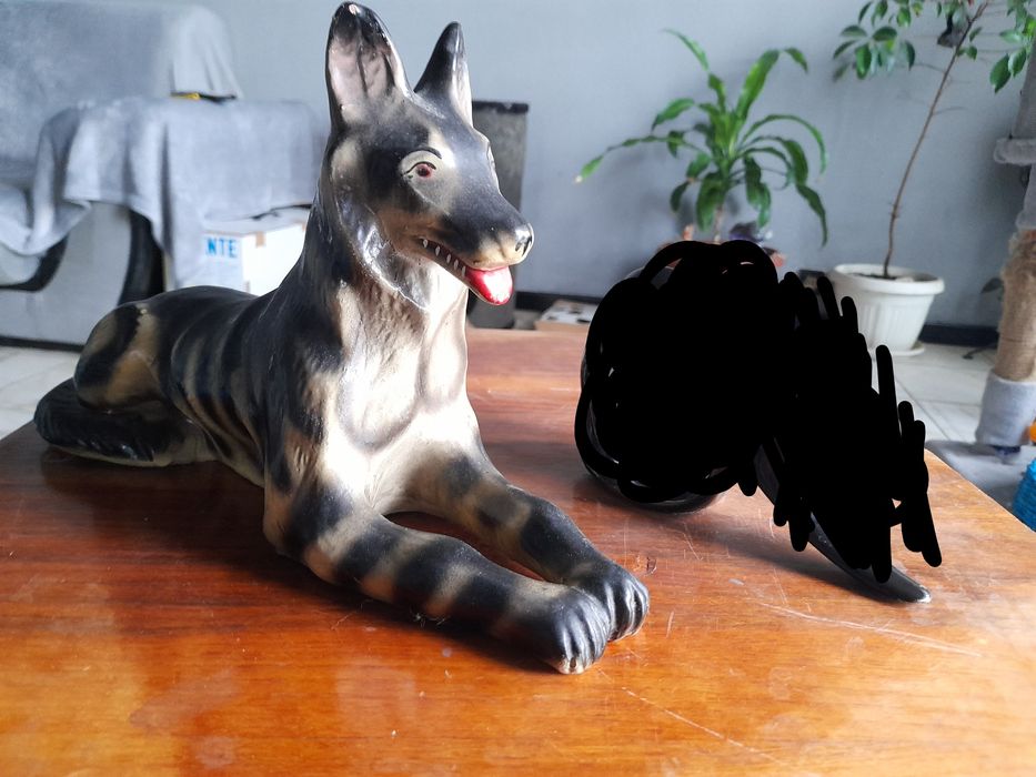 Цветарник,Старо Керамично куче и Испанска кожена  манерка