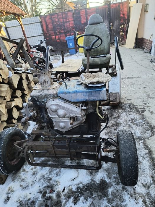 Vând tractoraș TN12 perfect funcțional