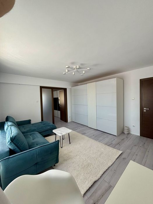 Inchiriez apartament modern cu 2 camere, locatie centrala, parcare inclusa — fotografia 1