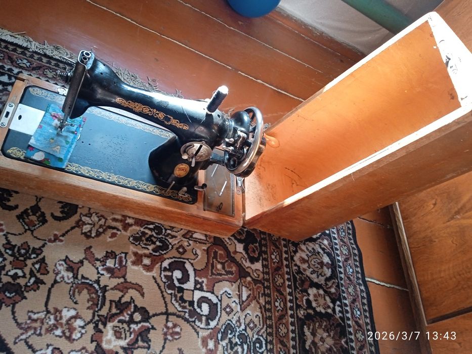 Продам швейную машинку