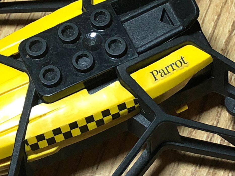 Продам оригальный квадрокоптер марки Parrot