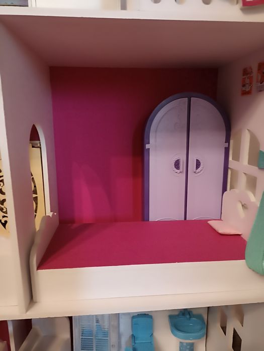 Домик Барби красивый