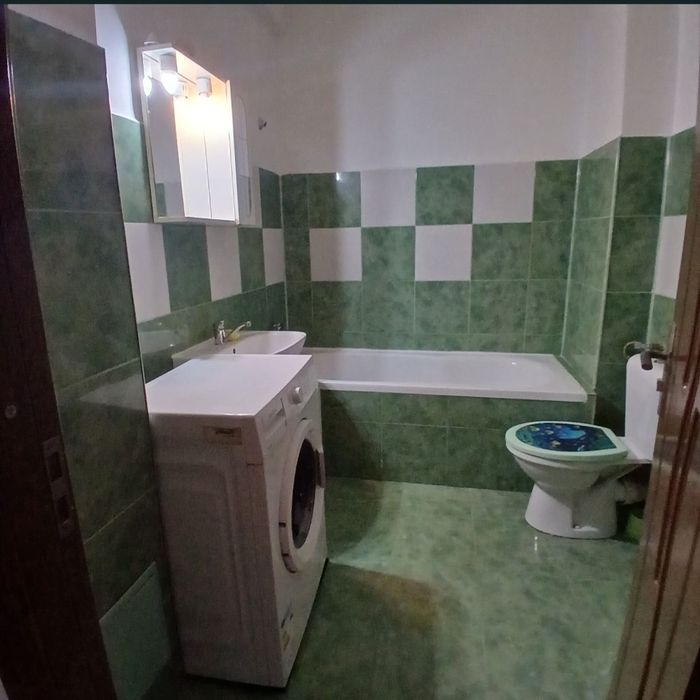 Închiriez apartament Decomandat zona Mihai Viteazu