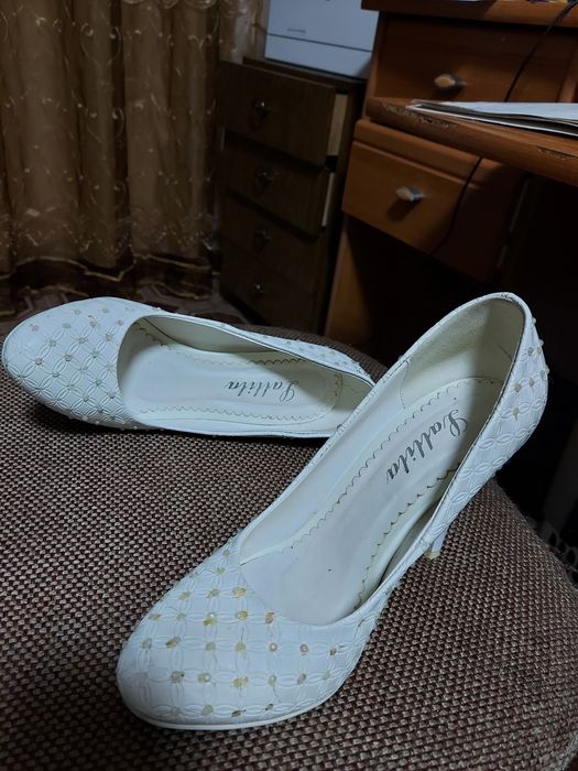 Туфли белые.Б/у.