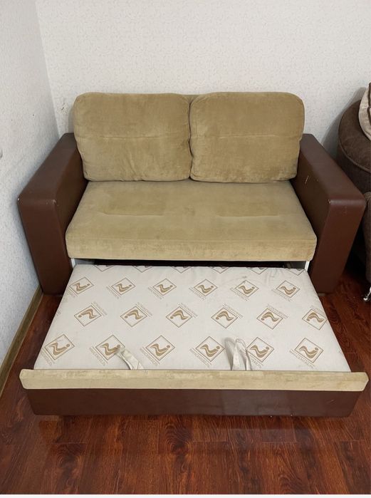 Диваны + в подарок трюмо туалетный столик