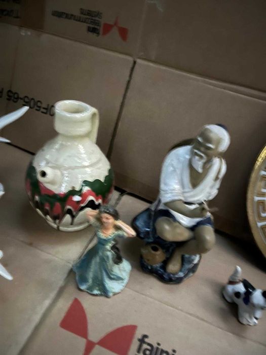 Vand diverse decoratiuni din portelan