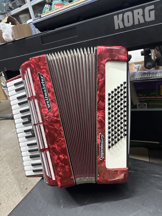 Acordeon Weltmeister SeperatoStandard cu 72 de basi
