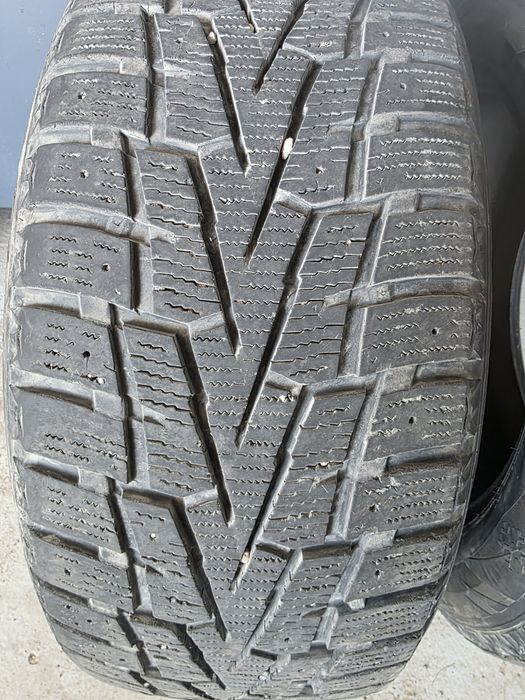 Шины зимние Roadstone 235/55/17