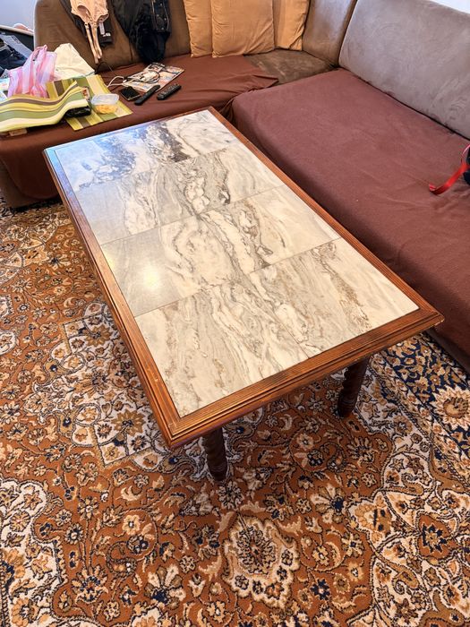 Холна маса с мраморни плочи