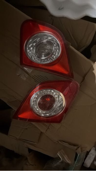 Задний фонарь на крышку багажника от Volkswagen passat b6