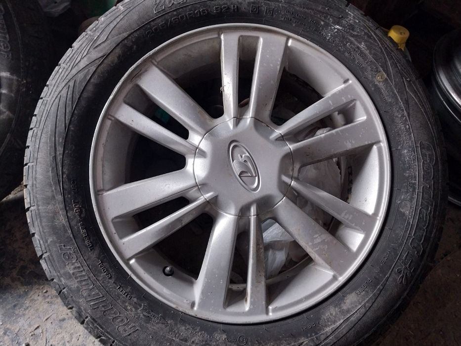 Диски R16. На Lada vesta. С резиной.