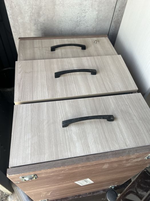 Продам б/у офисную мебель