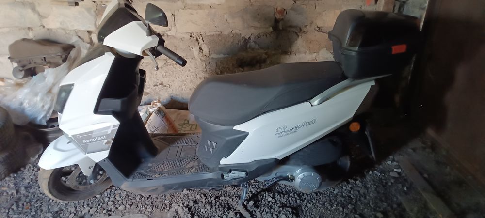 Продам скутер новый
