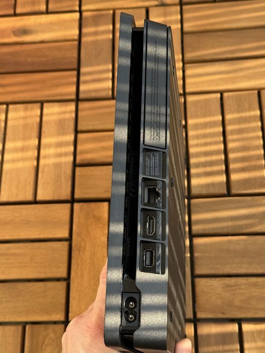 PlayStation 4 Slim ( PS4 )