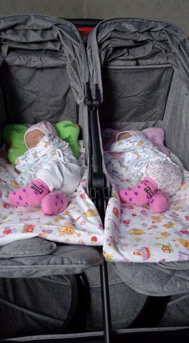 Продаеться коляска двоиня