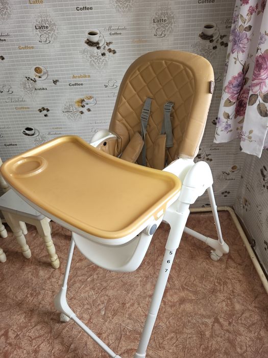 Стульчик для кормления малыша