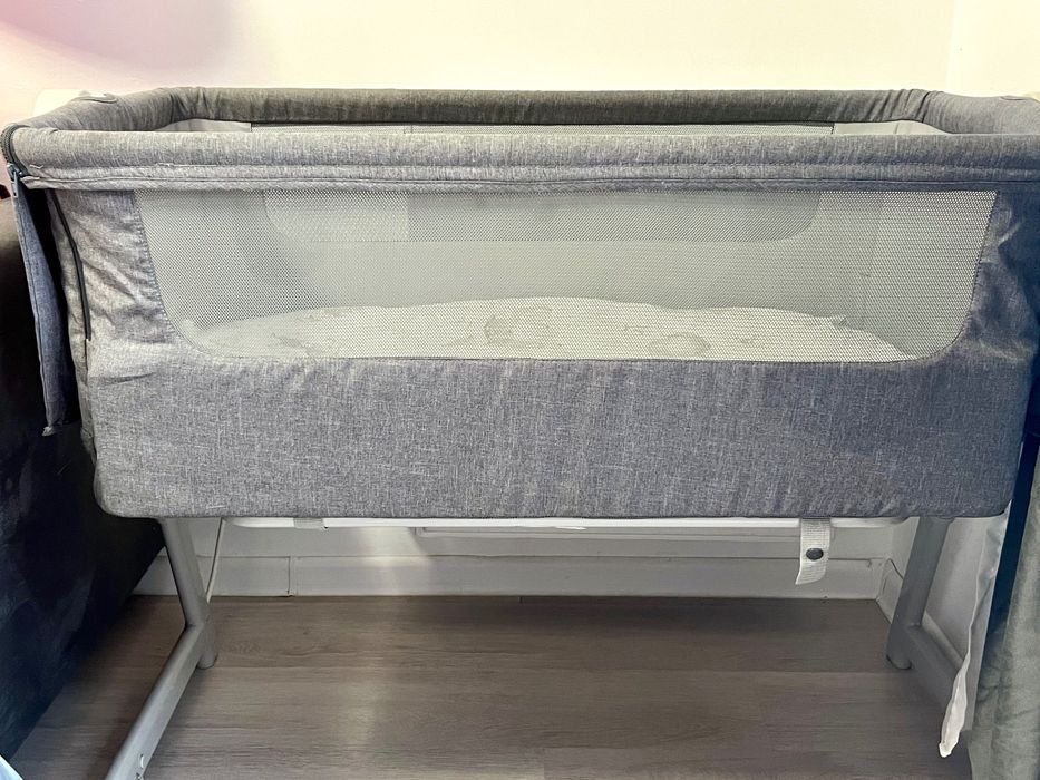 Grey baby crib. 100x40
