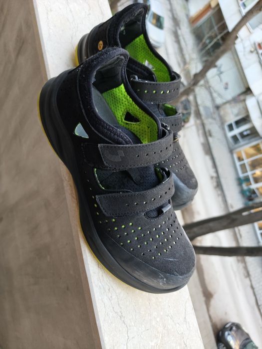 Продавам работни обувки Safety Jogger