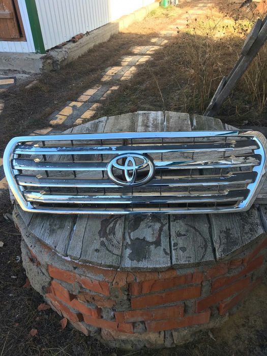 Решотка радиатора Ланд Крузер 200