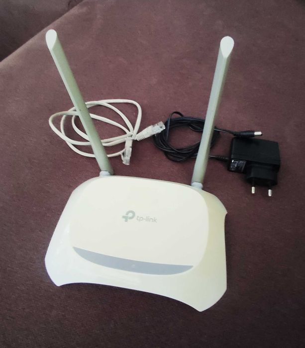 WiFi рутер Toto Link N300RT, V2.0, 300мб/сек, напълно изправен, като нов и рутер TP-Link TL-WR840N WiFi роутер скорост 300 Mbps, Ver: 6.1