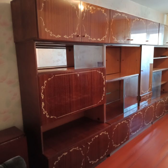 Продам гостиный гарнитур-стенку. Б/у. Торг.