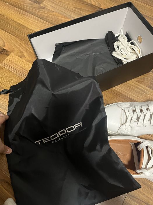 Teodor Бели обувки