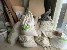 Curatenie in debarale , spatii comerciale , garaje , eliberare moloz