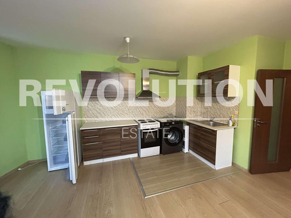 Дава се под наем Тристаен апартамент в Варна, Център - 84 кв.м за 498.27 € - Снимка #1