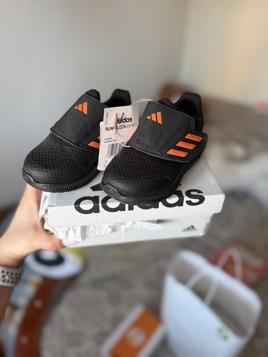 Продам новые кроссовки