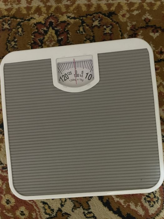 Продаю новые напольные механические весы