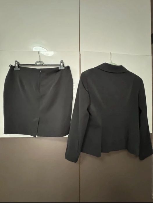 Costum dama stofa, fusta midi, cu bluza , masura mare