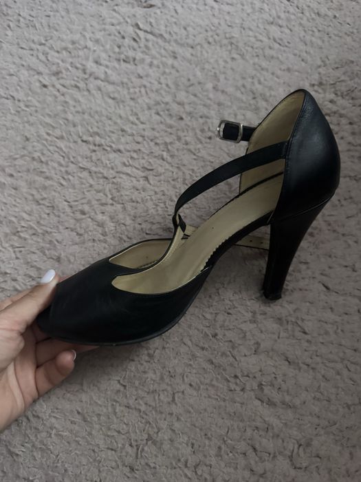 Pantofi din piele