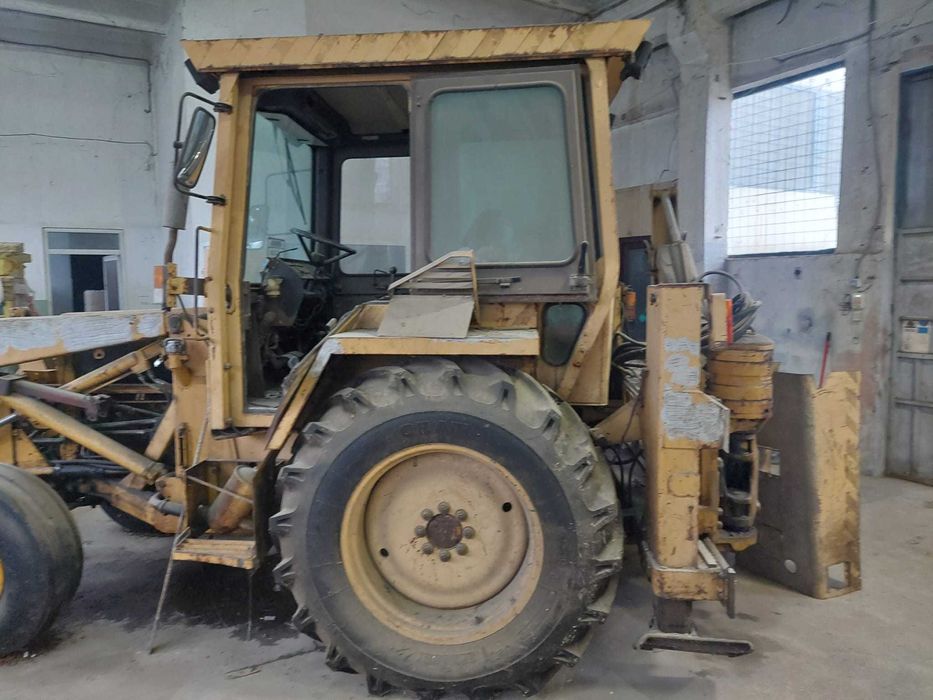 Buldoexcavator MF 500