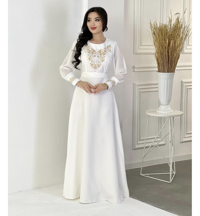 Национальное белое платье