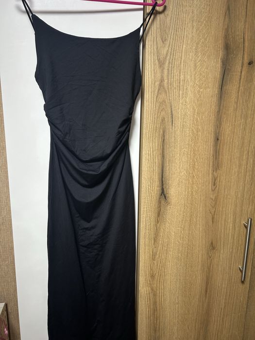 Елегантна черна рокля ZARA | Чисто нова | Набран ефект | S/M
