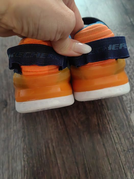 Пантофки  и маратонки Адидас момиче 28 номер