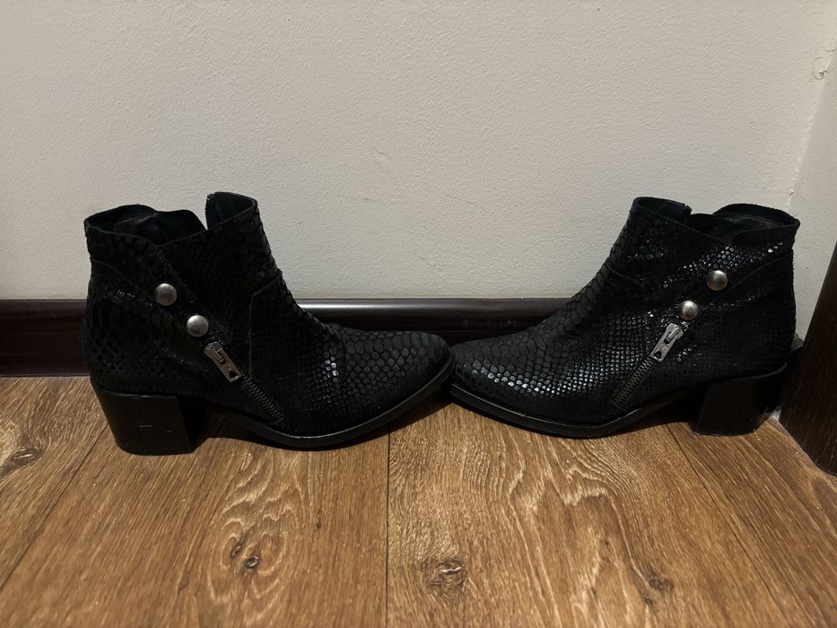 Продам обувь туфли/ сапожки 36-37 размер