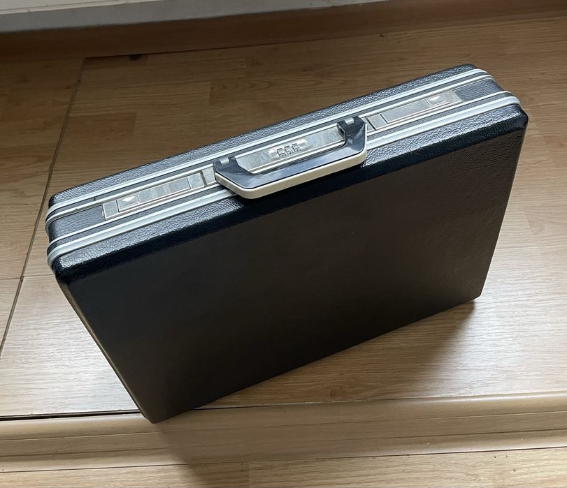 Geanta/servieta/diplomat din ebonita cu cifru