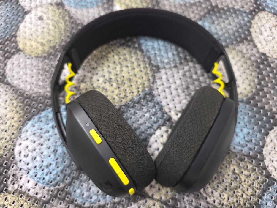 Casti gaming wireless Logitech G435 Lightspeed, microfoane duale, pana la 18 ore autonomie